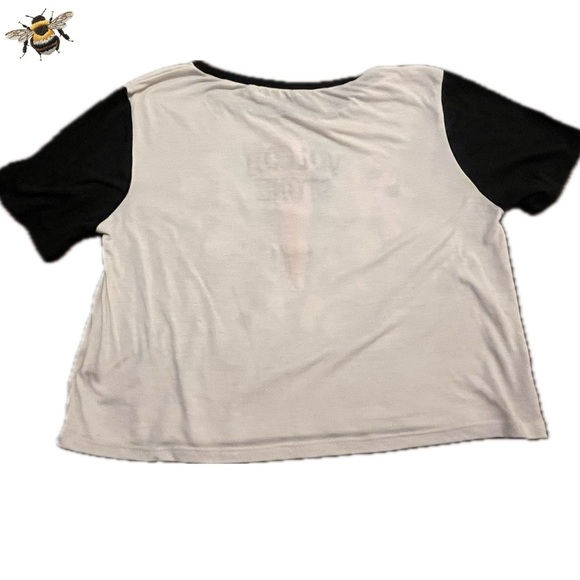 Woman's XS Volcom cropped T-shirt. #volcom #croptop - Picture 2 of 5